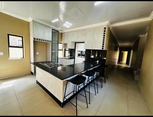 7 BEDROOM HOUSE FOR SALE IN SAVANNAH COUNTRY ESTATE